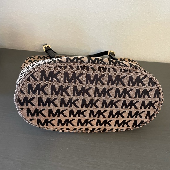 Michael Kors purse - Picture 3 of 4